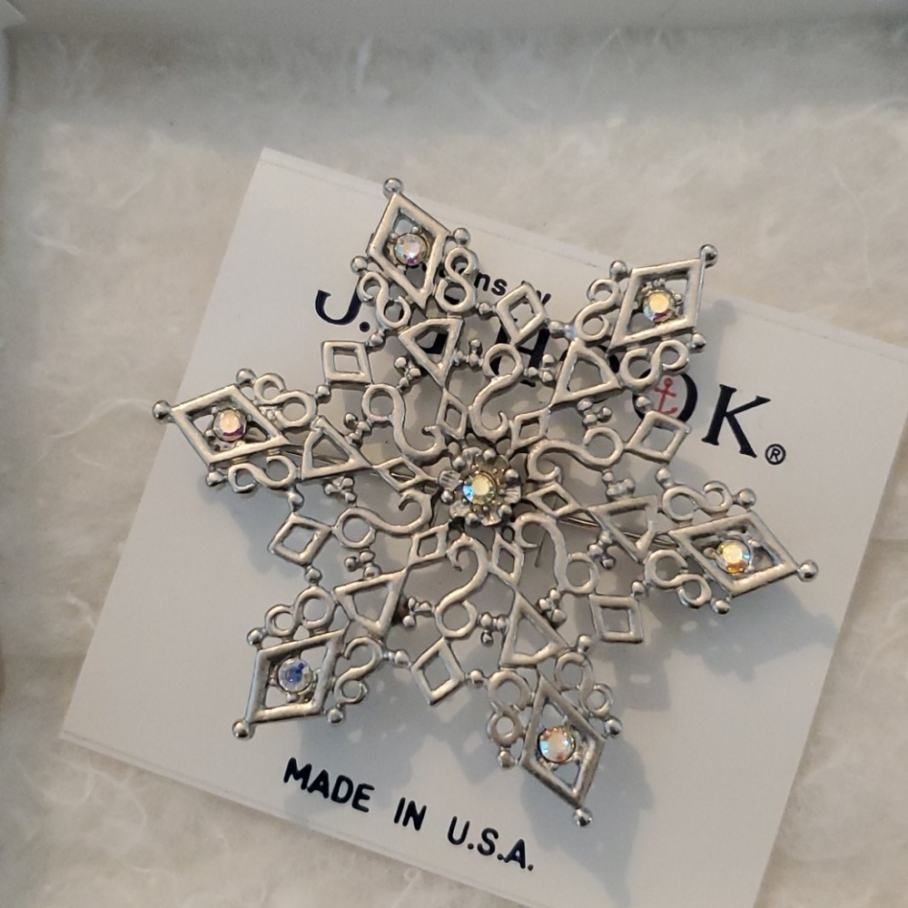 Snowflake brooch pin